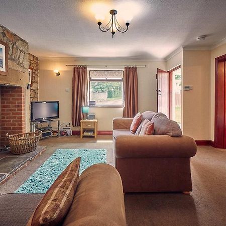 Host & Stay - Rose Cottage Bamburgh Exterior foto